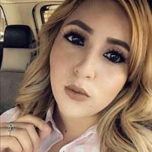 Meet your Posher, Alexis